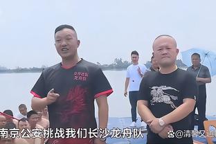 梅西在队内地位有多高？小手一挥，队友们齐步走？